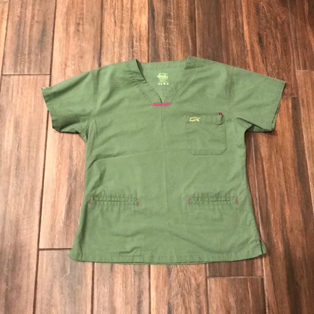 👚 LN Iguanamed Brand women’s scrub shirt